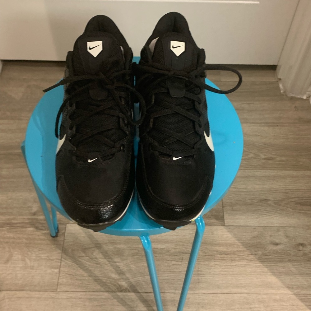 Gently Pre-owned Nike Hyper-diamond Softball Cleats